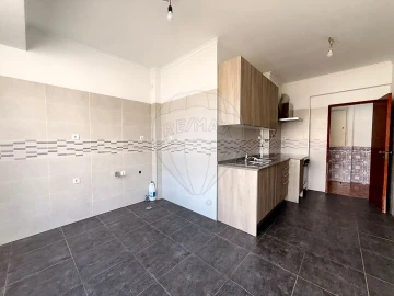 Apartamento T2 para Venda em Santa Iria de Azoia, São João da Talha e Bobadela