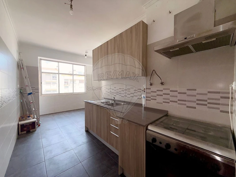 Apartamento T2 para Venda em Santa Iria de Azoia, São João da Talha e Bobadela Foto 3