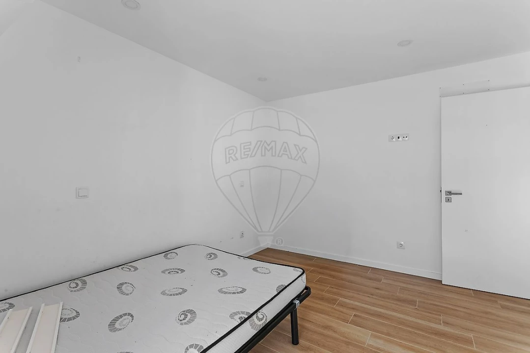 Apartamento T2 para Venda em Santa Maria, São Pedro e Matacães Foto 8