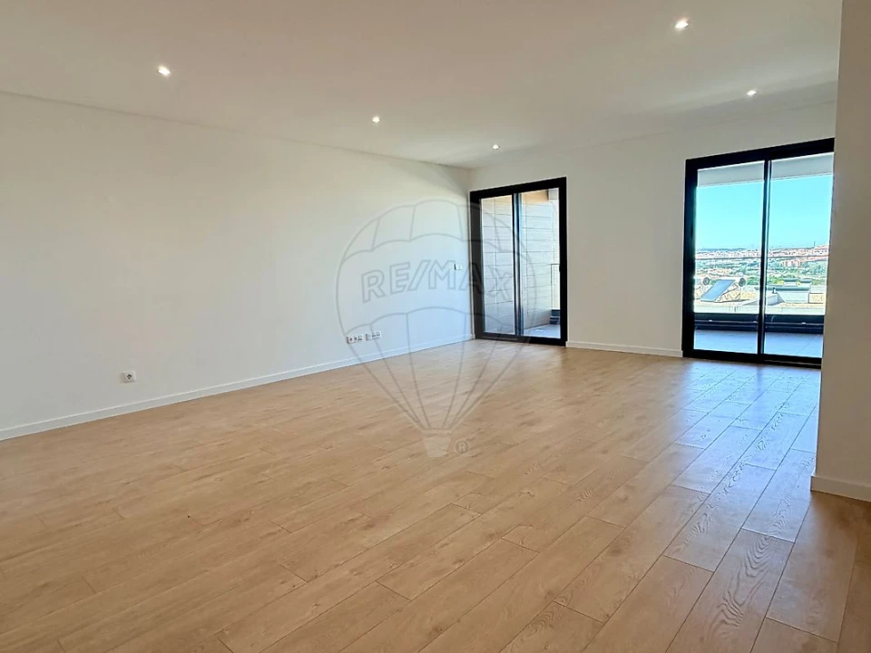 Apartamento T2 para Arrendamento em Venteira Foto 6