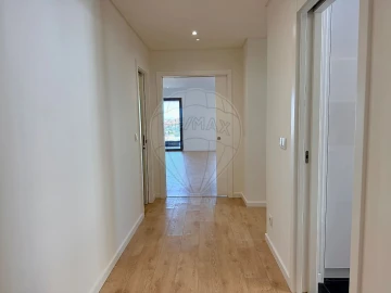 Apartamento T2 para Arrendamento em Venteira