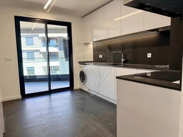 Apartamento T2 para Arrendamento em Venteira