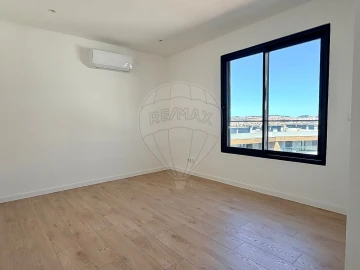 Apartamento T2 para Arrendamento em Venteira