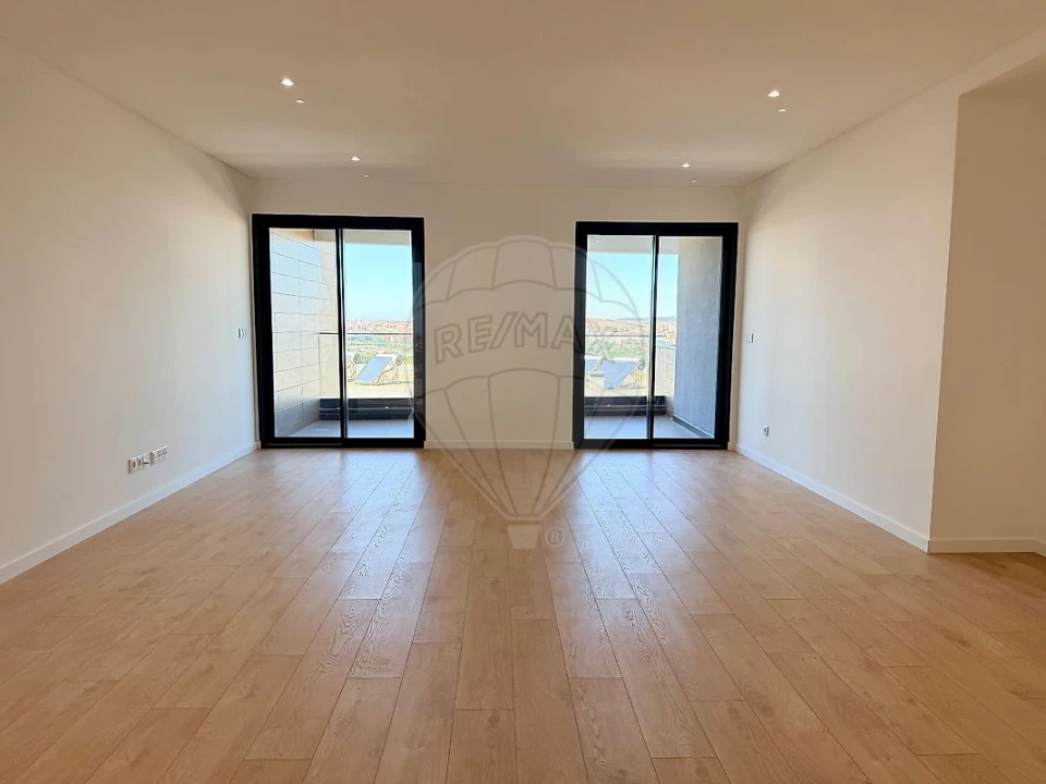 Apartamento T2 para Arrendamento em Venteira Foto 3