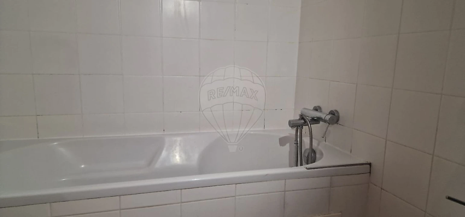Apartamento T1 para Venda em Quinta do Anjo Foto 2