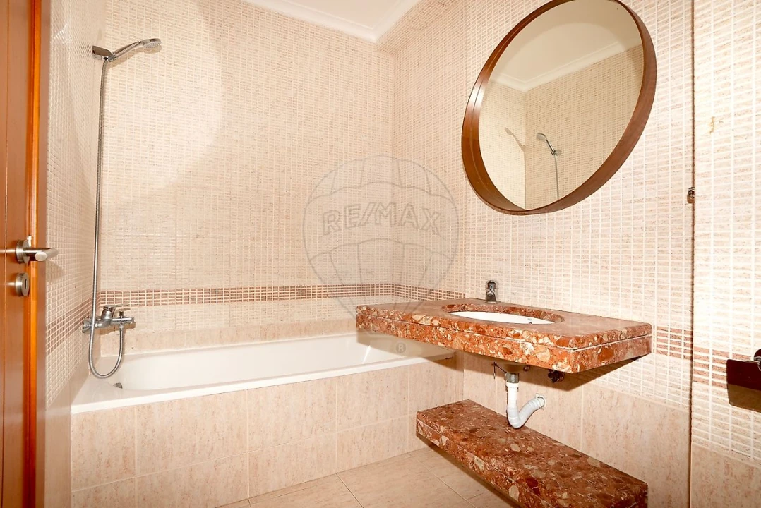 Apartamento T1 para Venda em Carregado e Cadafais Foto 12