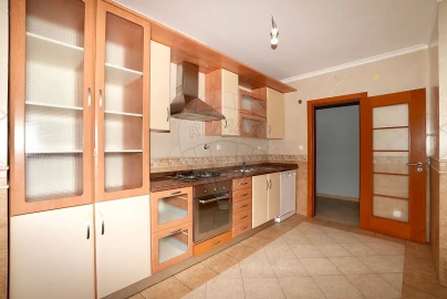 Apartamento T1 para Venda em Carregado e Cadafais