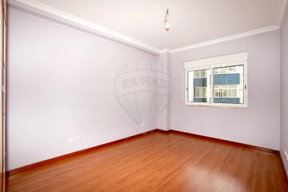 Apartamento T1 para Venda em Carregado e Cadafais