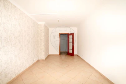 Apartamento T1 para Venda em Carregado e Cadafais