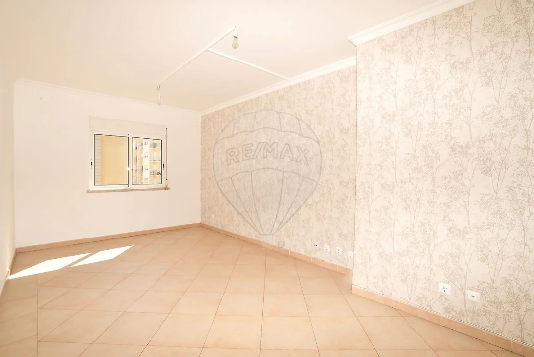 Apartamento T1 para Venda em Carregado e Cadafais Foto 6