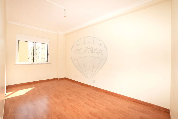 Apartamento T1 para Venda em Carregado e Cadafais Foto 13