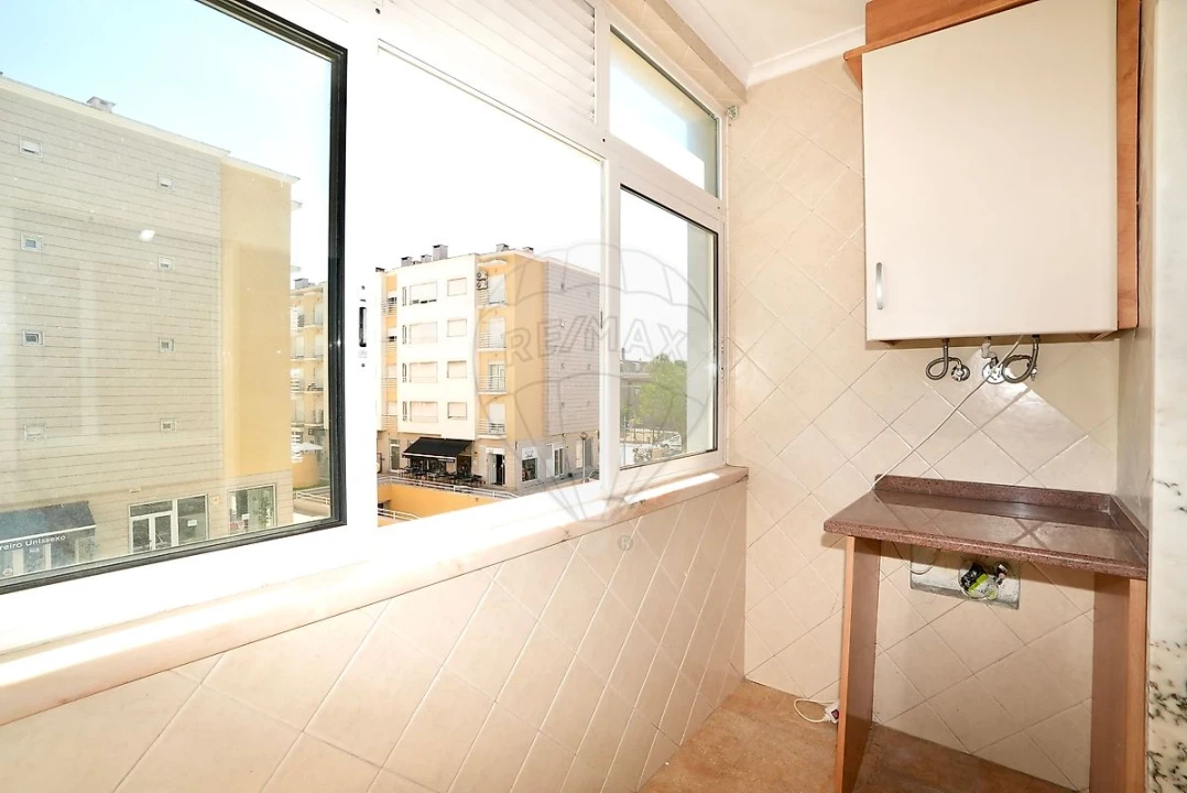 Apartamento T1 para Venda em Carregado e Cadafais Foto 1