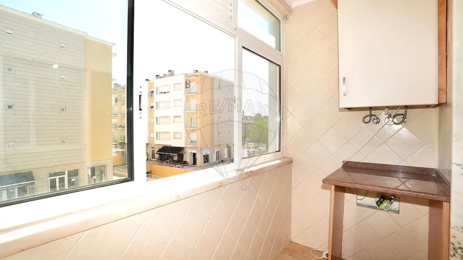 Apartamento T1 para Venda em Carregado e Cadafais