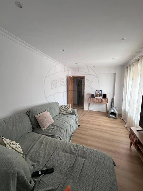 Apartamento T2 para Venda em Carregado e Cadafais