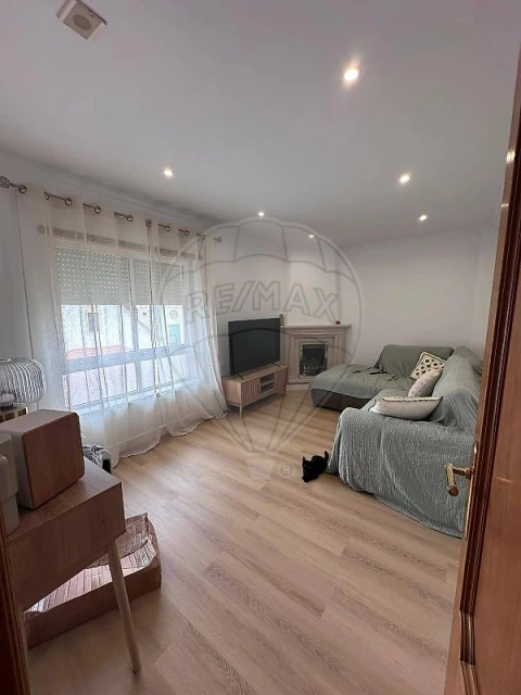 Apartamento T2 para Venda em Carregado e Cadafais