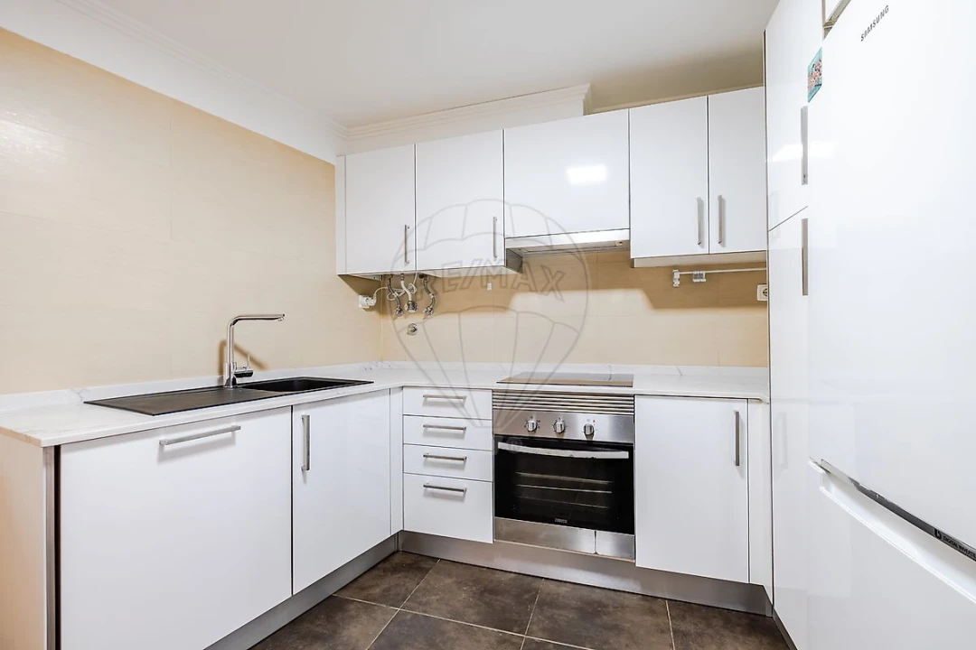 Apartamento T2 para Arrendamento em Misericórdia Foto 14