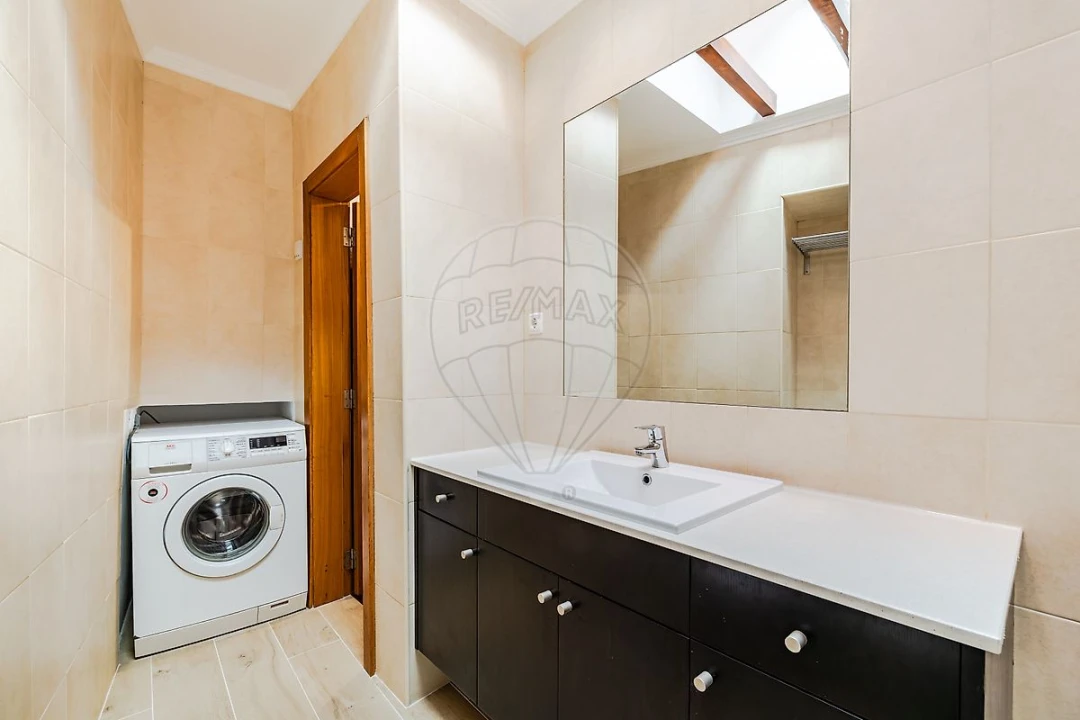 Apartamento T2 para Arrendamento em Misericórdia Foto 10