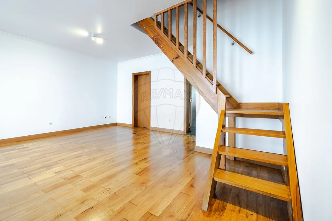 Apartamento T2 para Arrendamento em Misericórdia Foto 15