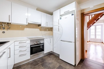Apartamento T2 para Arrendamento em Misericórdia