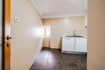 Apartamento T2 para Arrendamento em Misericórdia