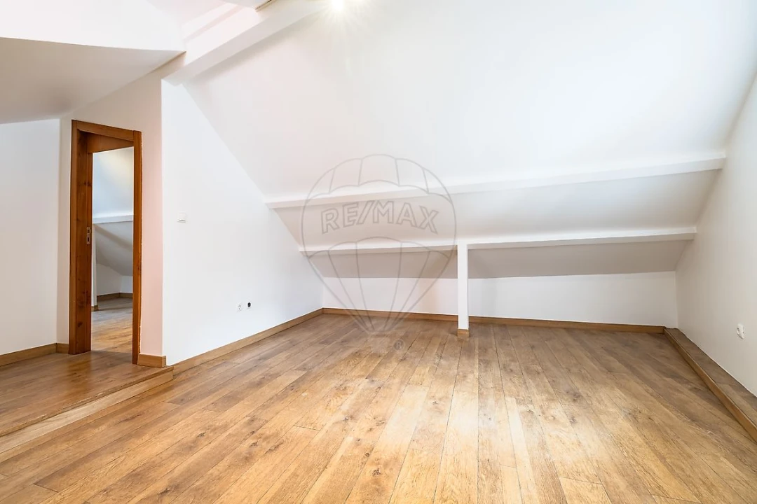 Apartamento T2 para Arrendamento em Misericórdia Foto 24
