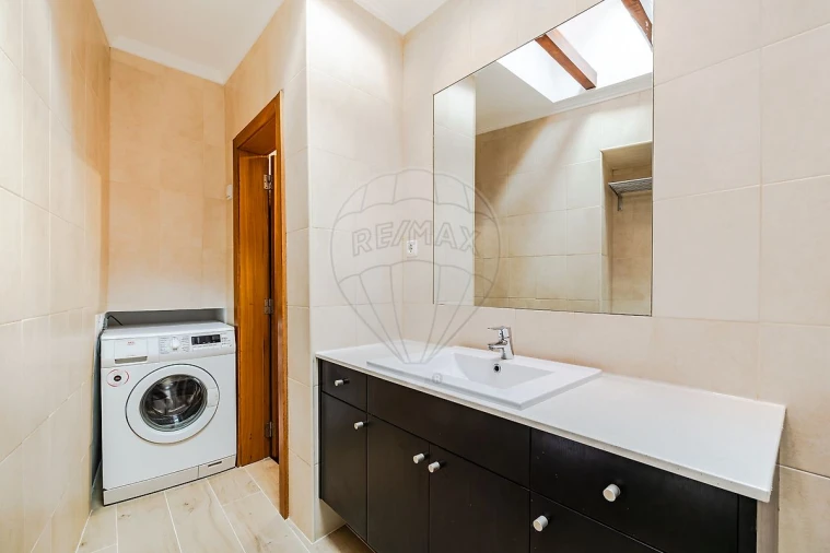 Apartamento T2 para Arrendamento em Misericórdia Foto 10