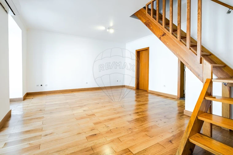 Apartamento T2 para Arrendamento em Misericórdia Foto 18