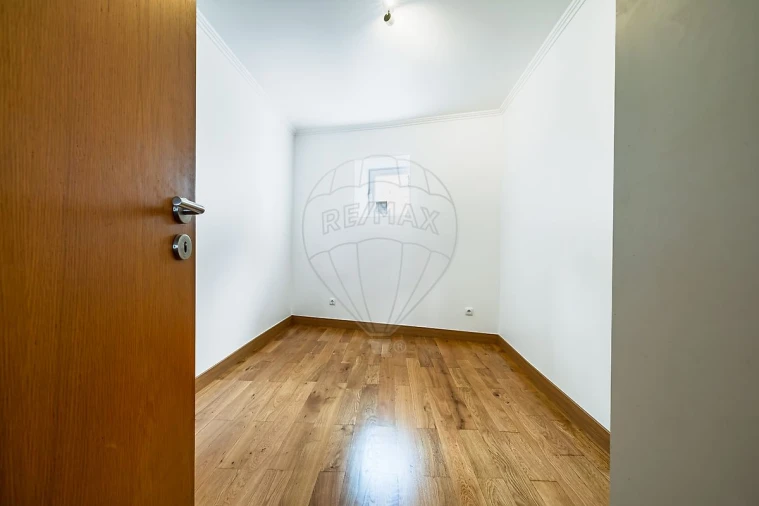 Apartamento T2 para Arrendamento em Misericórdia Foto 12