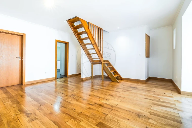 Apartamento T2 para Arrendamento em Misericórdia Foto 22