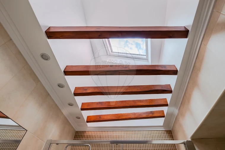 Apartamento T2 para Arrendamento em Misericórdia Foto 6