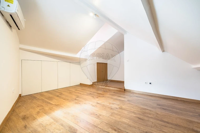 Apartamento T2 para Arrendamento em Misericórdia Foto 7