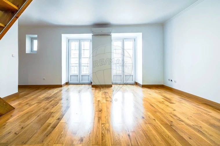 Apartamento T2 para Arrendamento em Misericórdia Foto 4