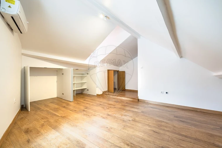 Apartamento T2 para Arrendamento em Misericórdia Foto 26
