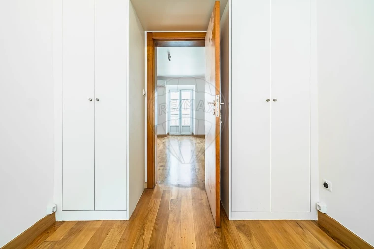 Apartamento T2 para Arrendamento em Misericórdia Foto 19