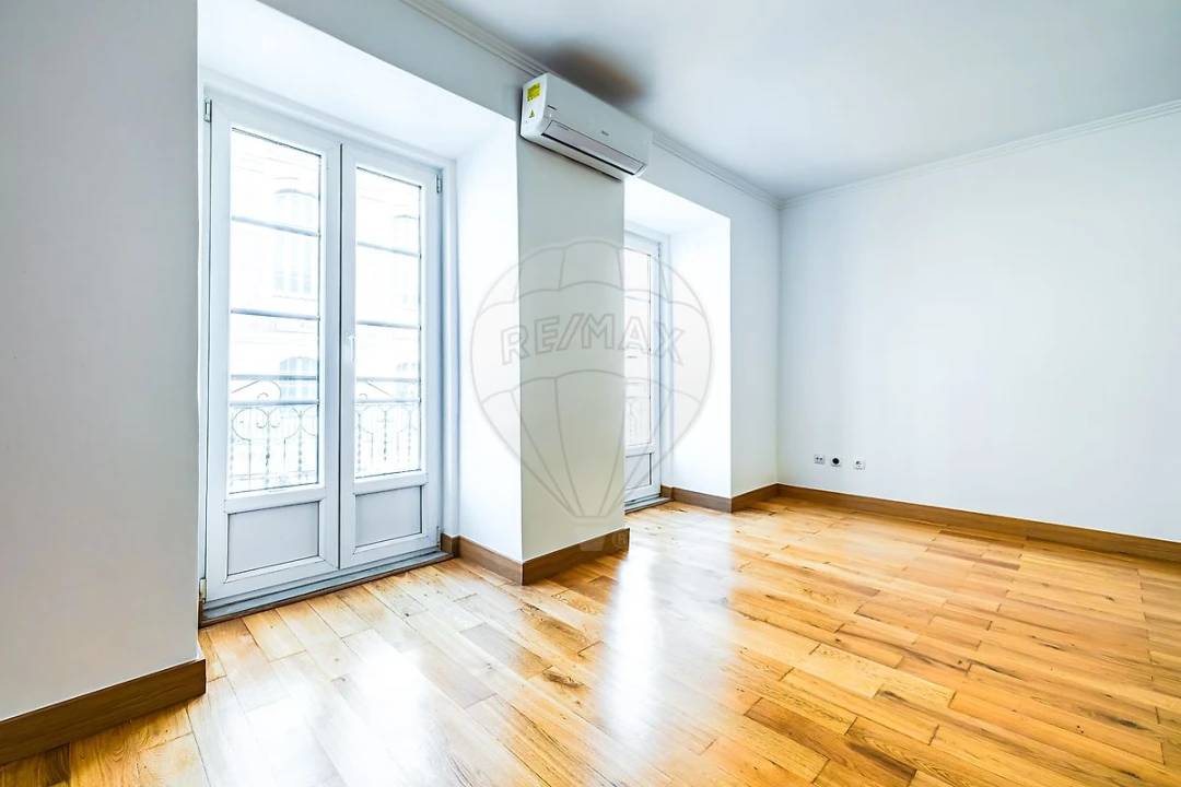 Apartamento T2 para Arrendamento em Misericórdia Foto 2