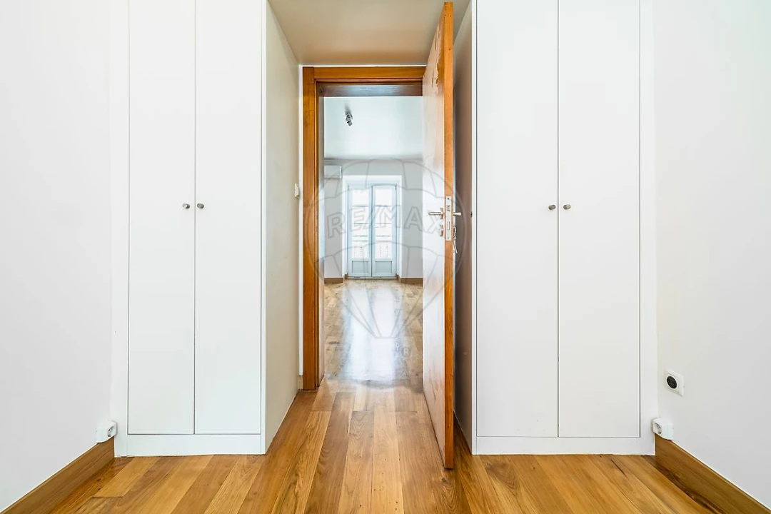 Apartamento T2 para Arrendamento em Misericórdia Foto 19