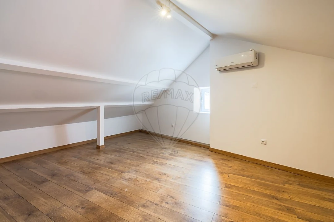 Apartamento T2 para Arrendamento em Misericórdia Foto 21