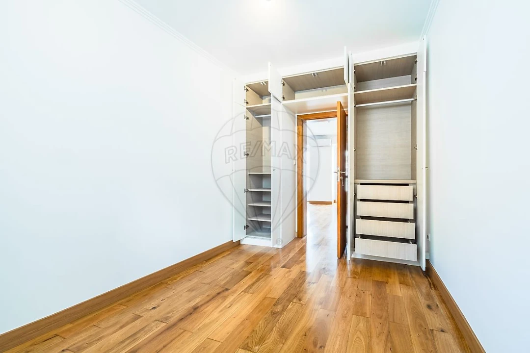 Apartamento T2 para Arrendamento em Misericórdia Foto 17