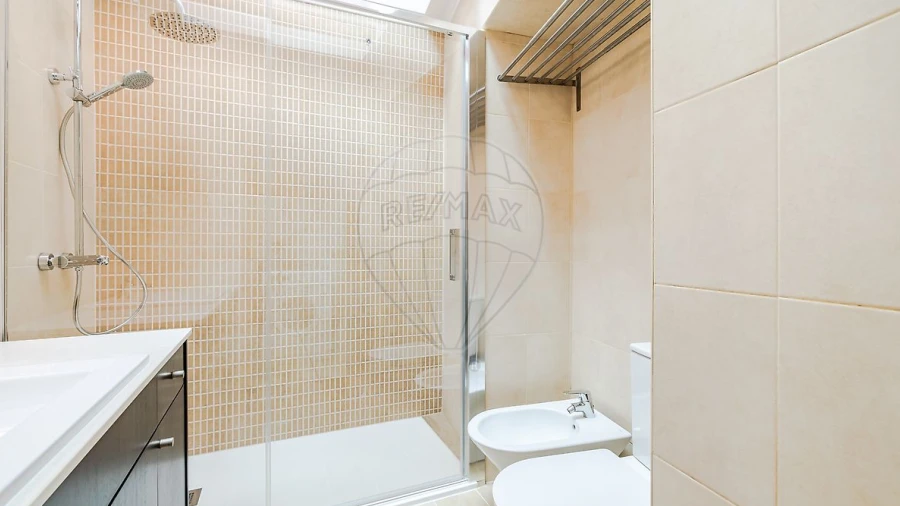 Apartamento T2 para Arrendamento em Misericórdia