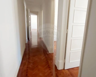 Apartamento T3 para Arrendamento em Areeiro