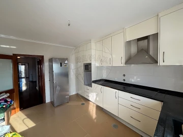 Apartamento T4 para Arrendamento em Ovar, São João, Arada e São Vicente de Pereira Jusã