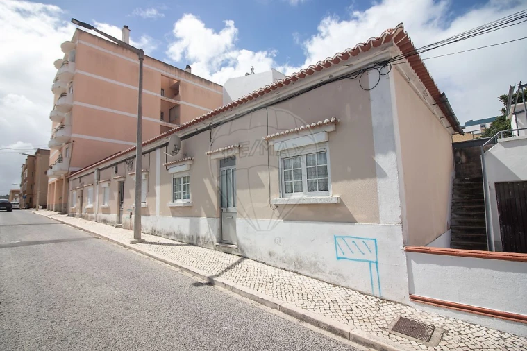 Moradia T2 para Venda em Carregado e Cadafais Foto 4