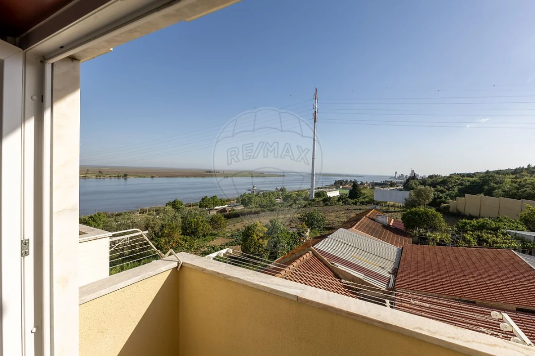 Apartamento T2 para Venda em Vila Franca de Xira Foto 6