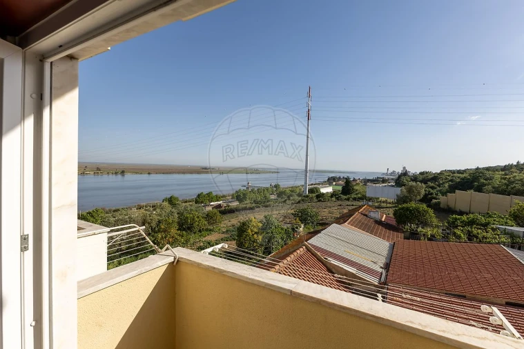 Apartamento T2 para Venda em Vila Franca de Xira Foto 6
