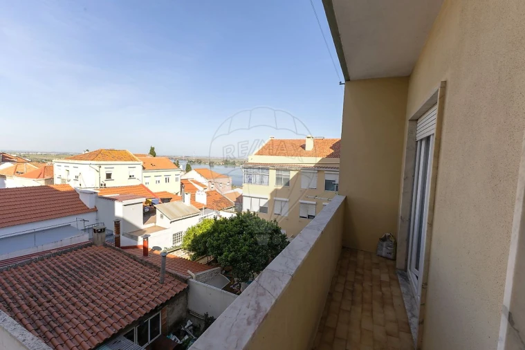 Apartamento T2 para Venda em Vila Franca de Xira Foto 13