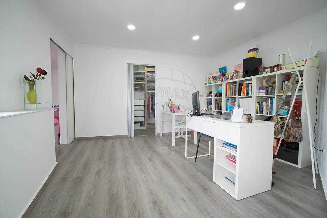 Moradia T2 para Venda em Olhalvo Foto 9