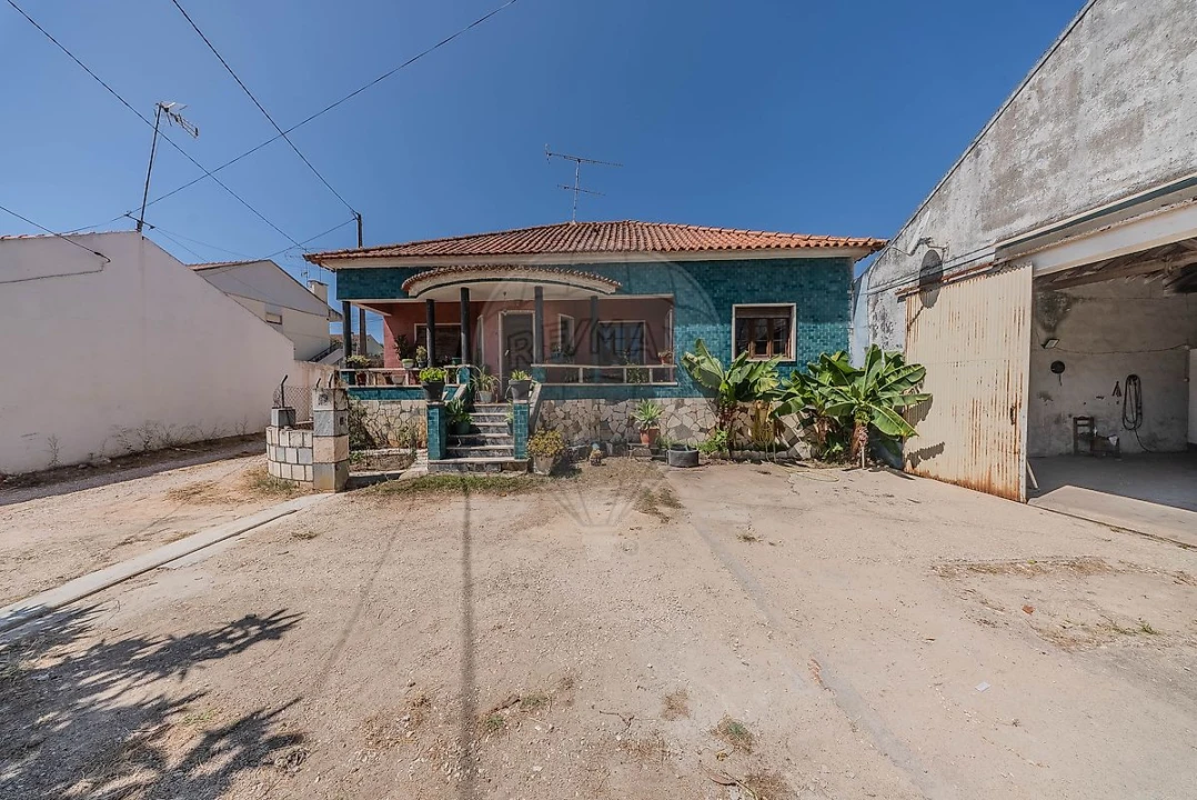 Moradia T4 para Venda em Alenquer (Santo Estêvão e Triana) Foto 2