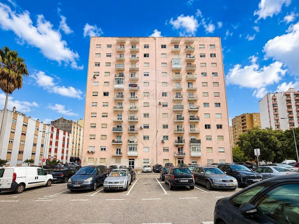 Apartamento T2 para Venda em Carregado e Cadafais Foto 14