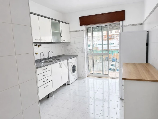 Apartamento T2 para Venda em Carregado e Cadafais Foto 15