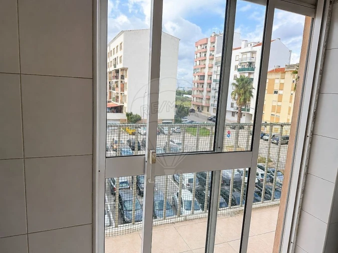 Apartamento T2 para Venda em Carregado e Cadafais Foto 10